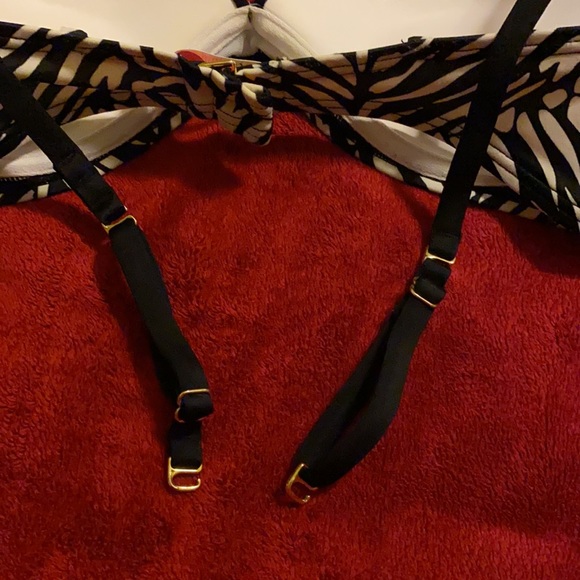 Victoria’s Secret Swim Top - Picture 4 of 4